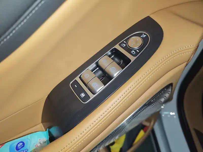 Voyah Dreamer PHEV 2022 Low-Carbon Edition — миниатюра 15