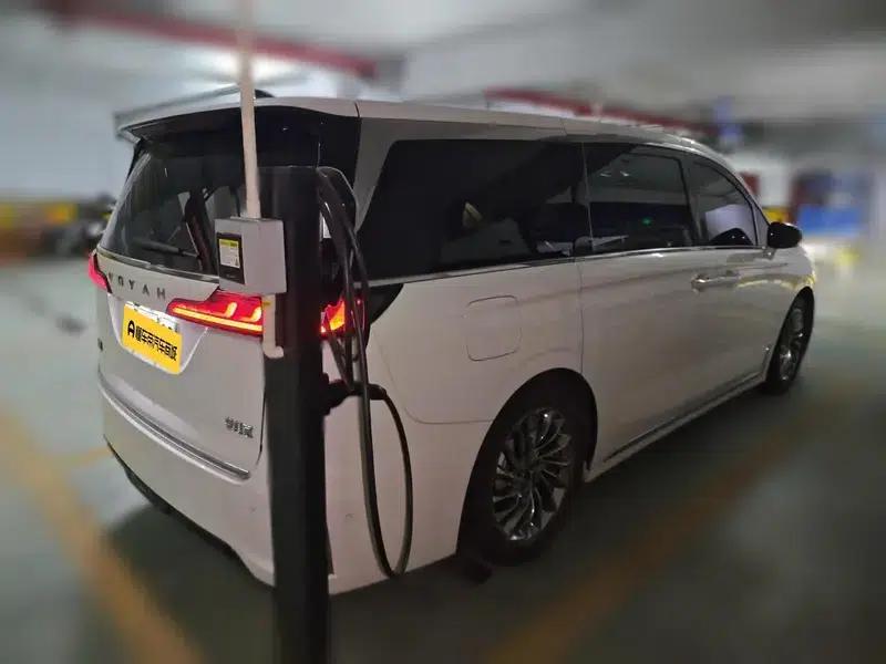 Voyah Dreamer PHEV 2022 Low-Carbon Edition — миниатюра 4