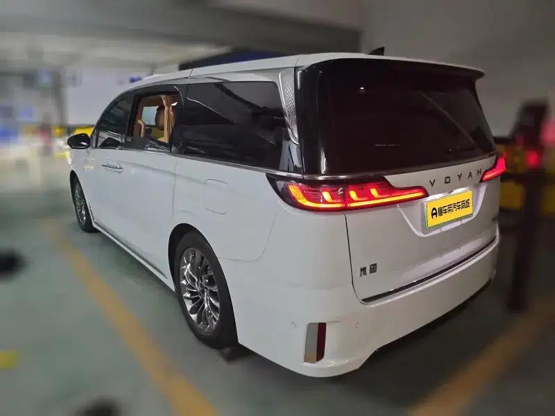 Voyah Dreamer PHEV 2022 Low-Carbon Edition — миниатюра 6