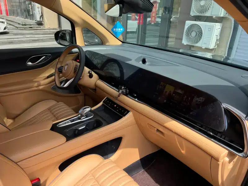 Voyah Dreamer PHEV 2022 Low-Carbon Edition — миниатюра 15