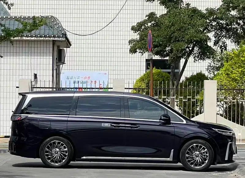 Voyah Dreamer PHEV 2022 Low-Carbon Edition — миниатюра 6