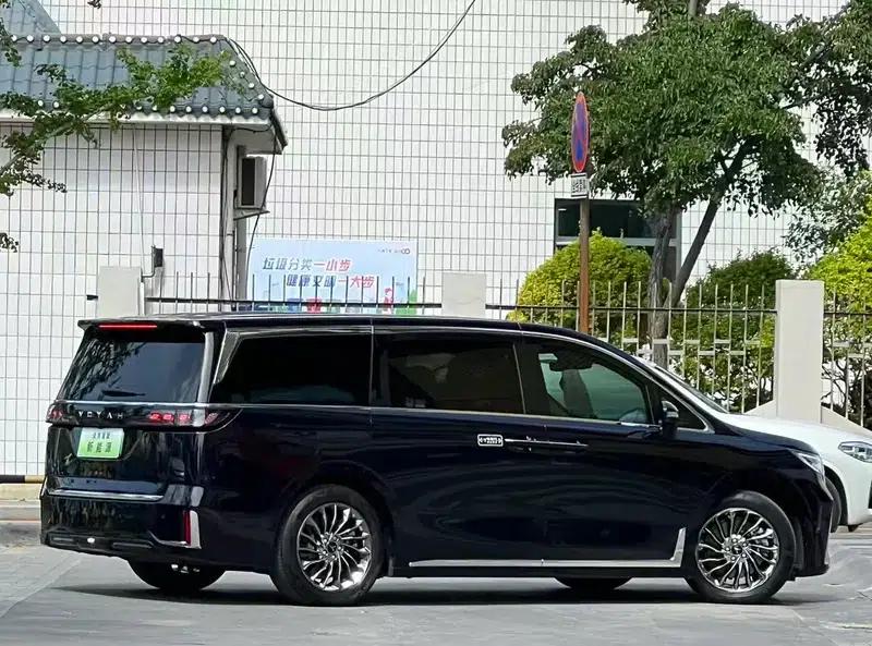 Voyah Dreamer PHEV 2022 Low-Carbon Edition — миниатюра 7