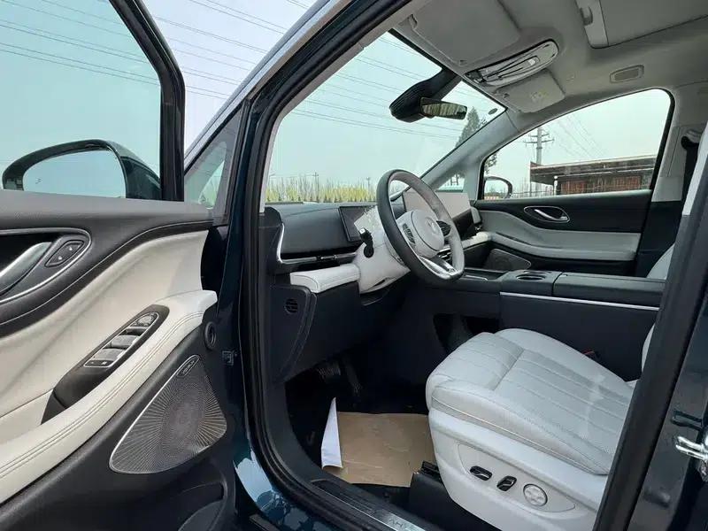 Voyah Dreamer PHEV 2025 AWD Flagship Kunpeng Edition — миниатюра 12