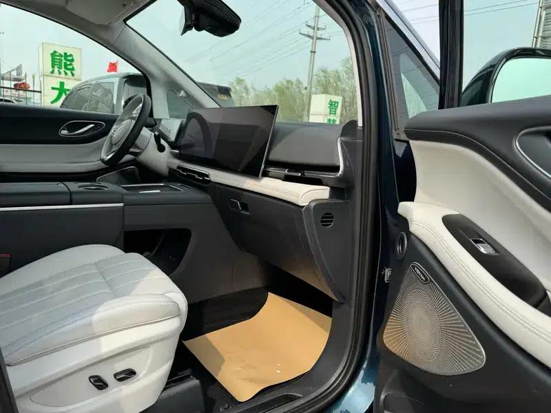 Voyah Dreamer PHEV 2025 AWD Flagship Kunpeng Edition — миниатюра 15