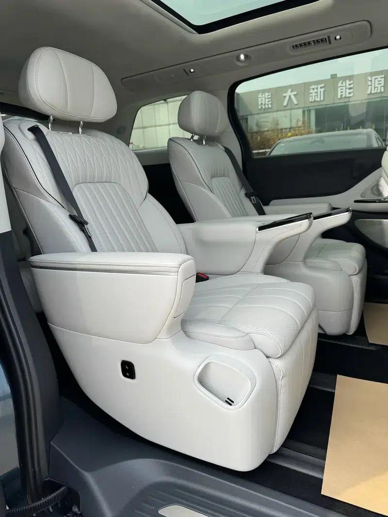 Voyah Dreamer PHEV 2025 AWD Flagship Kunpeng Edition — миниатюра 7