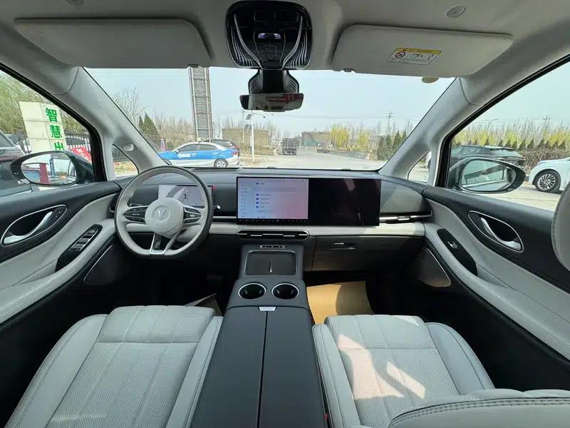 Voyah Dreamer PHEV 2025 AWD Flagship Kunpeng Edition — миниатюра 9
