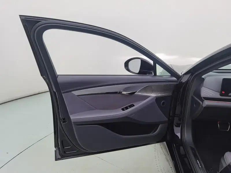 Voyah Chase PHEV 2024 Extended Range AWD Executive Edition — миниатюра 22