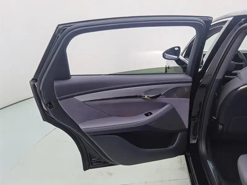 Voyah Chase PHEV 2024 Extended Range AWD Executive Edition — миниатюра 24