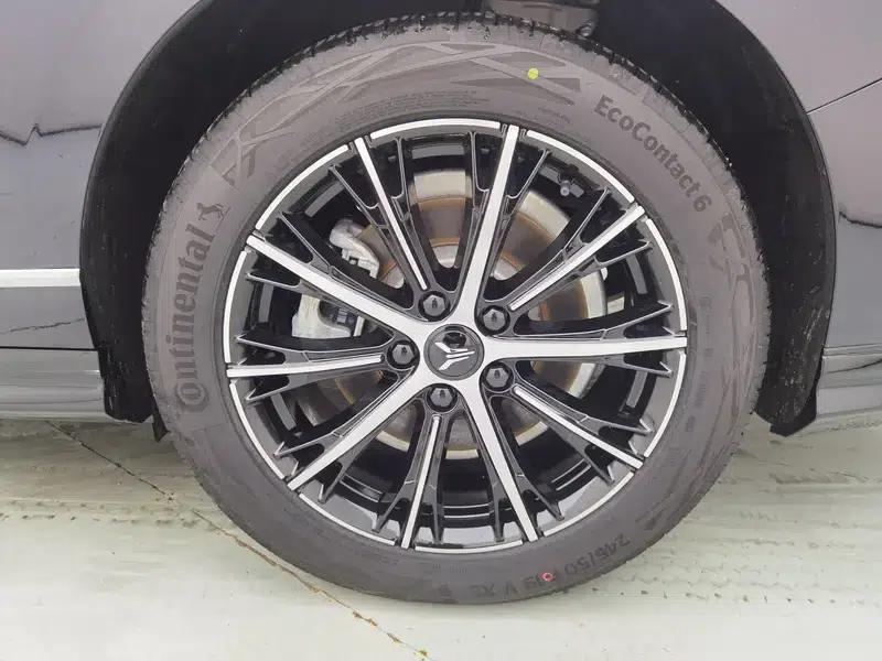 Voyah Chase PHEV 2024 Extended Range AWD Executive Edition — миниатюра 9