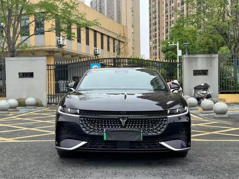 Voyah Chase PHEV 2024 Long Range AWD Flagship Edition — миниатюра 2