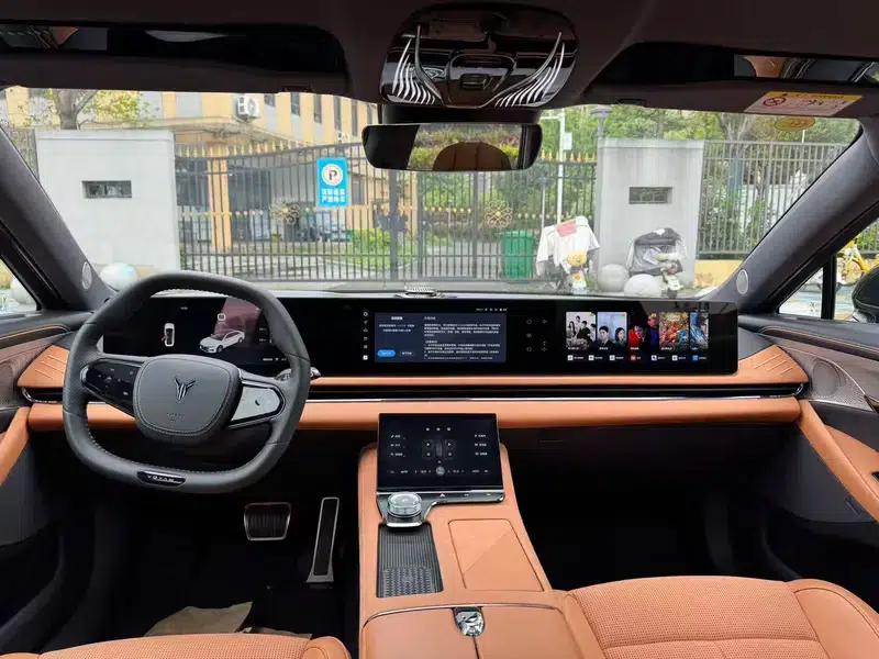 Voyah Chase PHEV 2024 Long Range AWD Flagship Edition — миниатюра 8