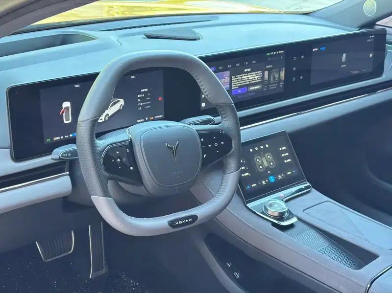 Voyah Chase PHEV 2024 Extended Range AWD Executive Edition — миниатюра 8
