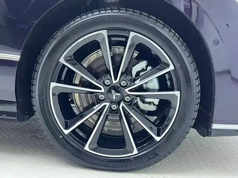Voyah Chase PHEV 2024 Long Range AWD Flagship Edition — миниатюра 11