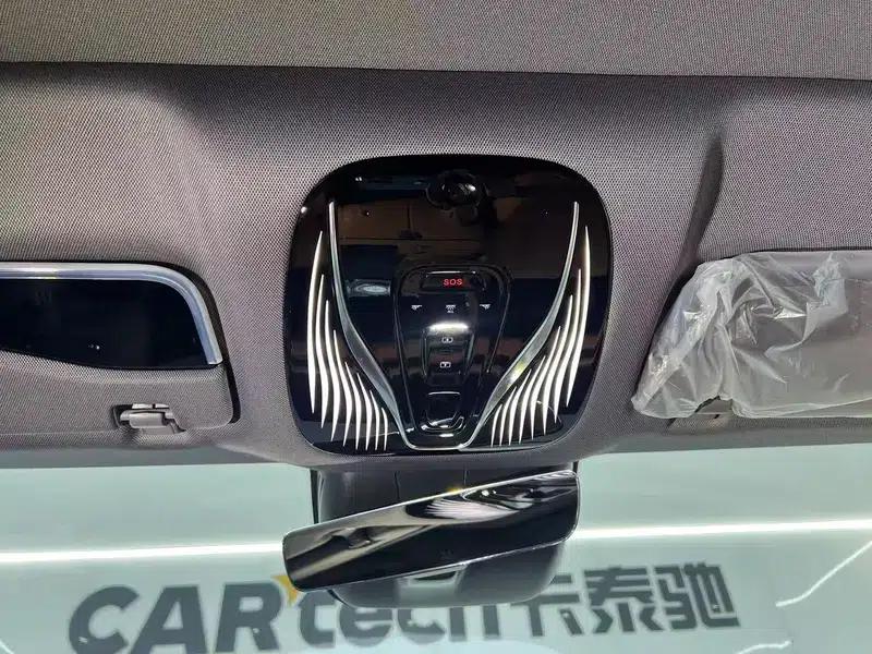 Voyah Chase PHEV 2024 Long Range AWD Flagship Edition — миниатюра 14