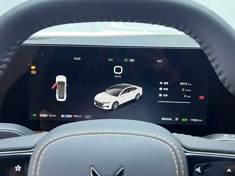 Voyah Chase PHEV 2024 Long Range AWD Flagship Edition — миниатюра 18