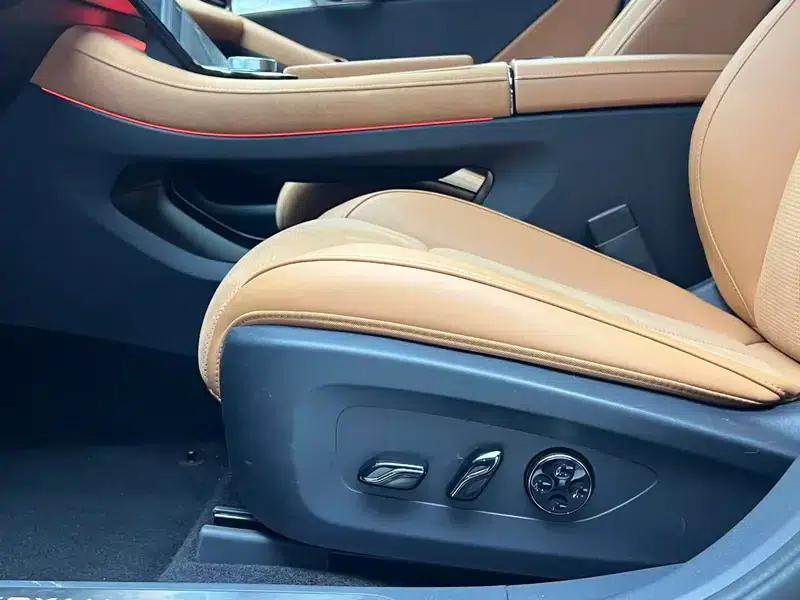 Voyah Chase PHEV 2024 Long Range AWD Flagship Edition — миниатюра 23