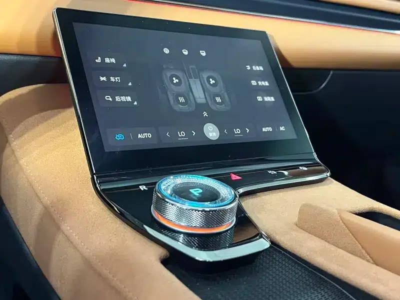 Voyah Chase PHEV 2024 Long Range AWD Flagship Edition — миниатюра 25