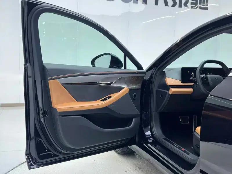 Voyah Chase PHEV 2024 Long Range AWD Flagship Edition — миниатюра 26
