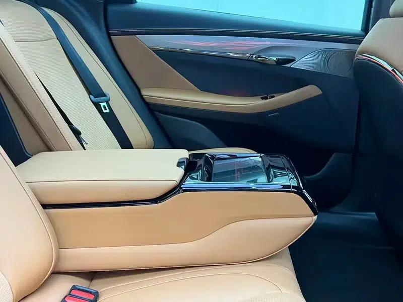 Voyah Chase PHEV 2024 Long Range AWD Flagship Edition — миниатюра 30