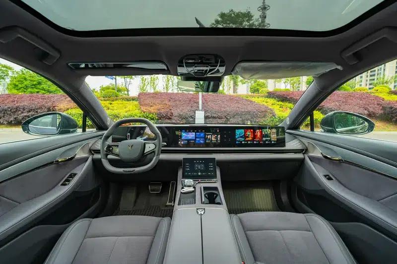 Voyah Chase PHEV 2024 Extended Range AWD Executive Edition — миниатюра 7