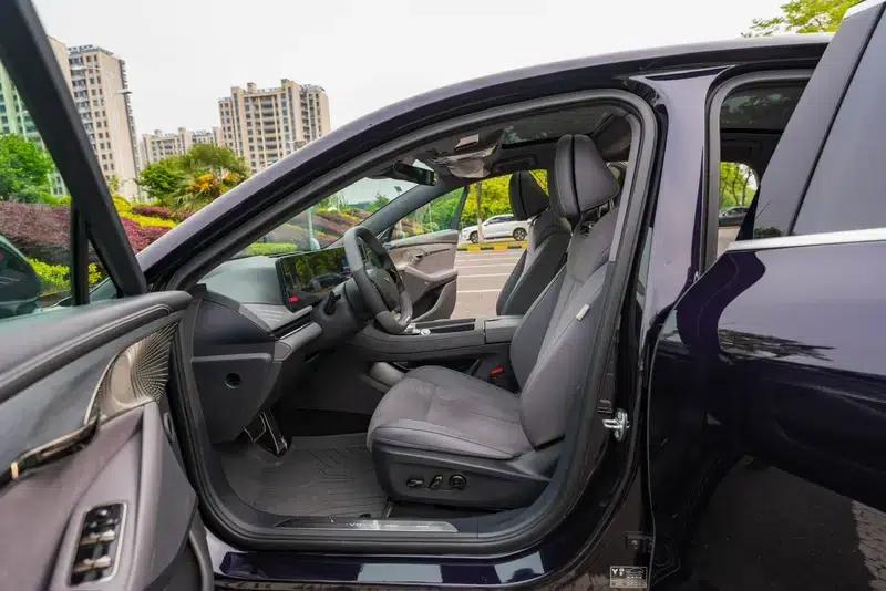 Voyah Chase PHEV 2024 Extended Range AWD Executive Edition — миниатюра 8