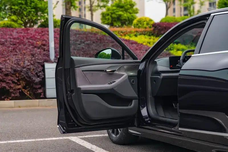 Voyah Chase PHEV 2024 Extended Range AWD Executive Edition — миниатюра 9