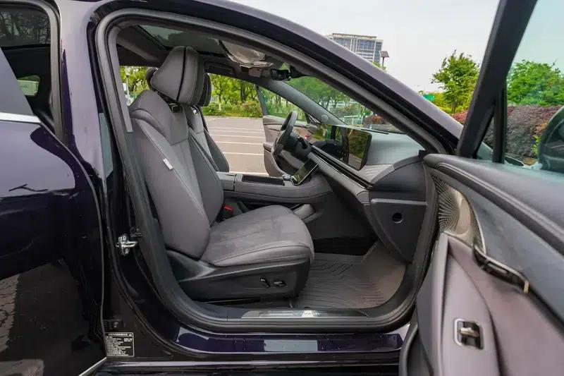 Voyah Chase PHEV 2024 Extended Range AWD Executive Edition — миниатюра 10