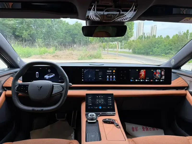 Voyah Chase PHEV 2024 Long Range AWD Flagship Edition — миниатюра 11