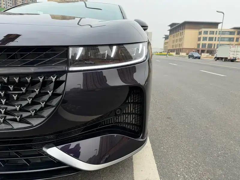 Voyah Chase PHEV 2024 Long Range AWD Flagship Edition — миниатюра 6