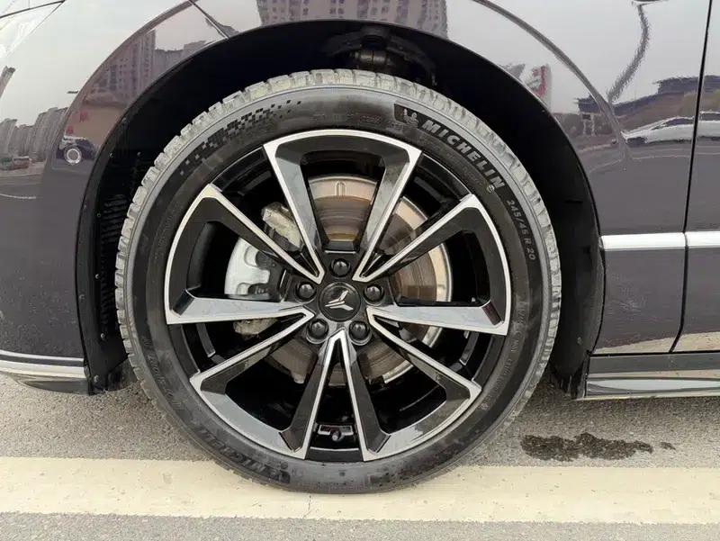 Voyah Chase PHEV 2024 Long Range AWD Flagship Edition — миниатюра 8