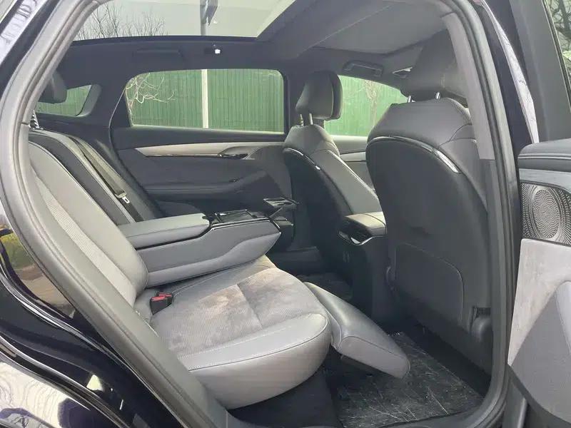 Voyah Chase PHEV 2024 Long Range AWD Flagship Edition — миниатюра 21