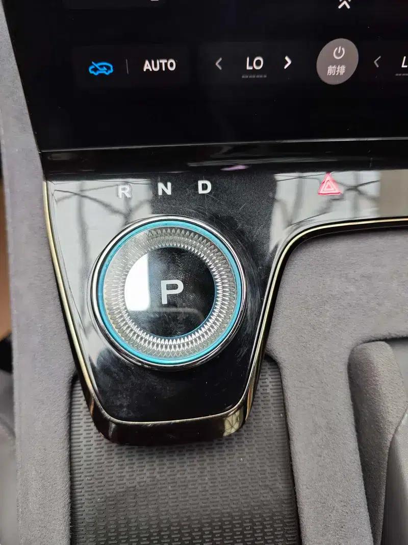 Voyah Chase PHEV 2024 Long Range AWD Flagship Edition — миниатюра 8