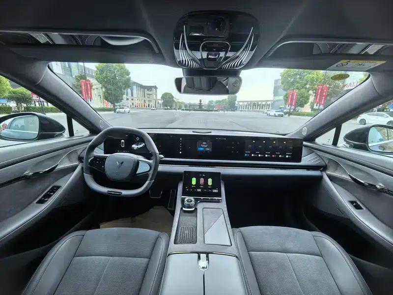 Voyah Chase PHEV 2024 Long Range AWD Flagship Edition — миниатюра 16