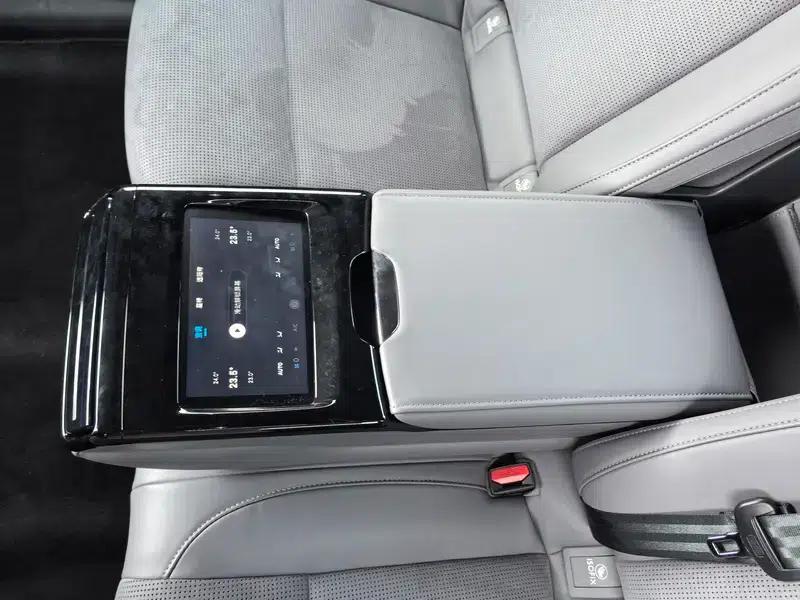 Voyah Chase PHEV 2024 Long Range AWD Flagship Edition — миниатюра 21
