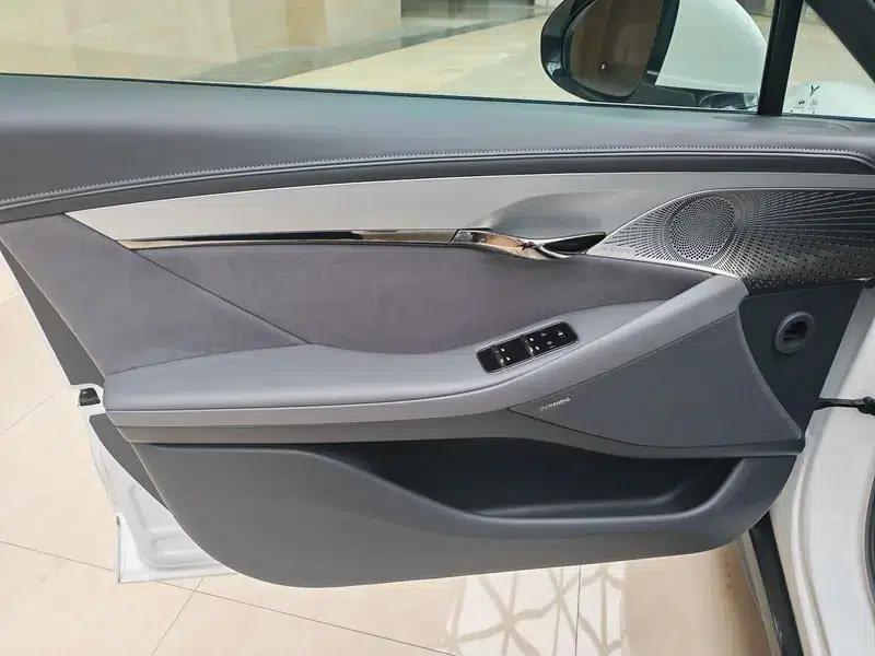 Voyah Chase PHEV 2024 Long Range AWD Flagship Edition — миниатюра 12