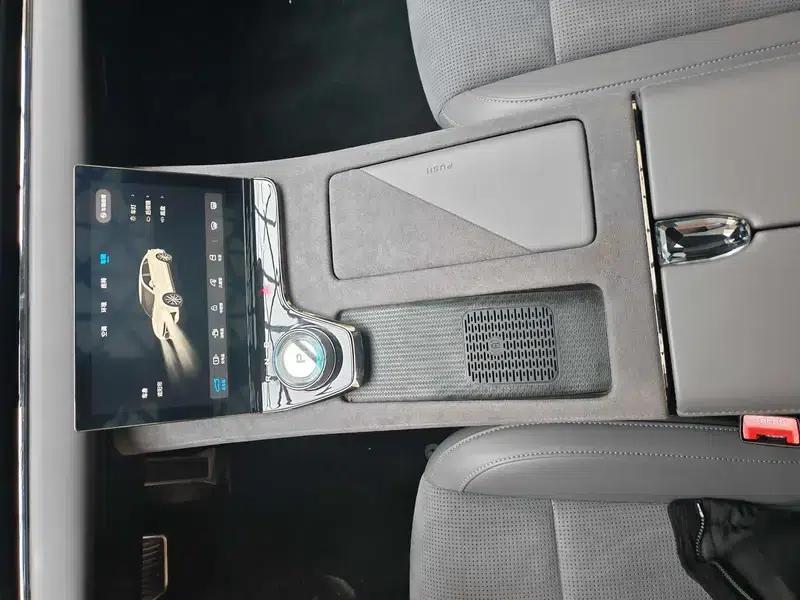 Voyah Chase PHEV 2024 Long Range AWD Flagship Edition — миниатюра 14