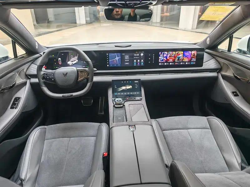 Voyah Chase PHEV 2024 Long Range AWD Flagship Edition — миниатюра 16