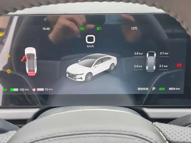 Voyah Chase PHEV 2024 Long Range AWD Flagship Edition — миниатюра 17