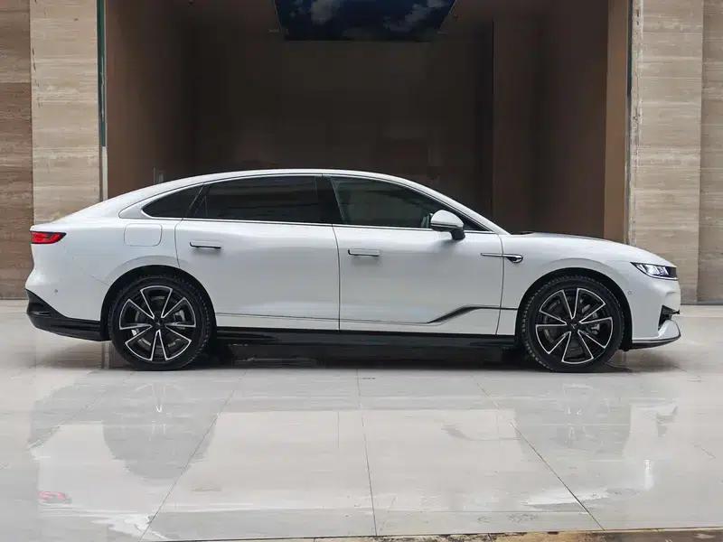Voyah Chase PHEV 2024 Long Range AWD Flagship Edition — миниатюра 6