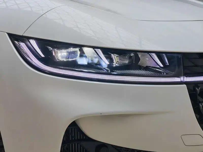 Voyah Chase PHEV 2024 Long Range AWD Flagship Edition — миниатюра 8