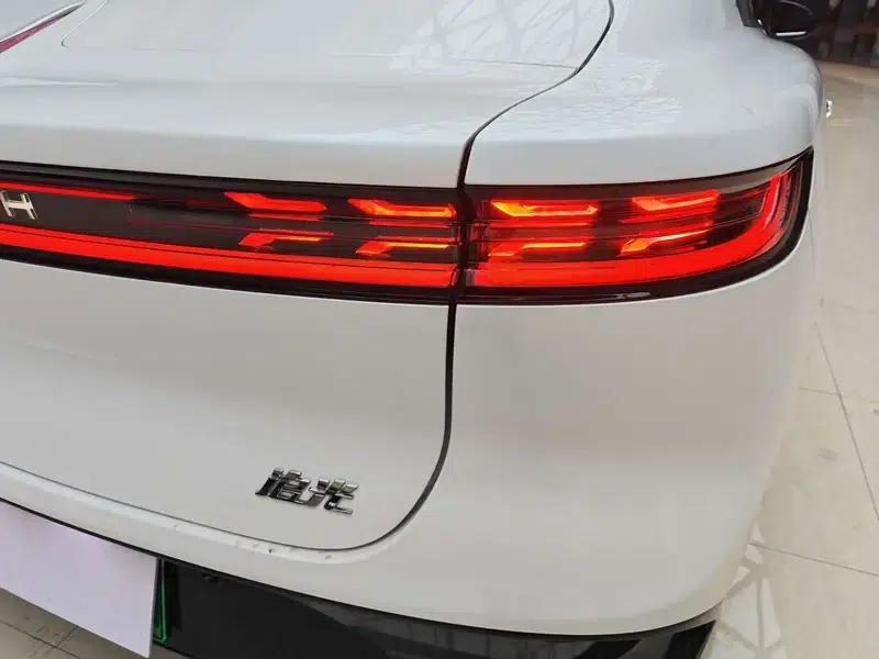 Voyah Chase PHEV 2024 Long Range AWD Flagship Edition — миниатюра 9
