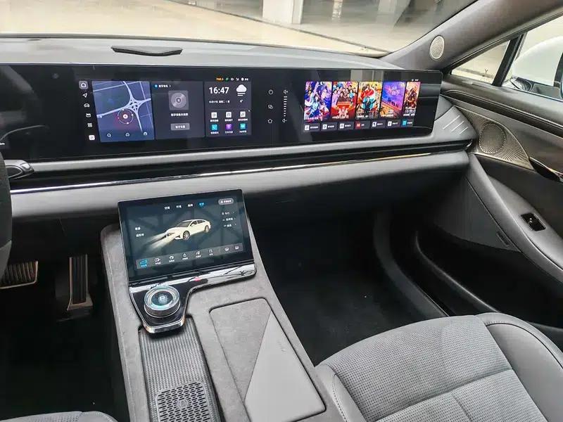 Voyah Chase PHEV 2024 Long Range AWD Flagship Edition — миниатюра 10