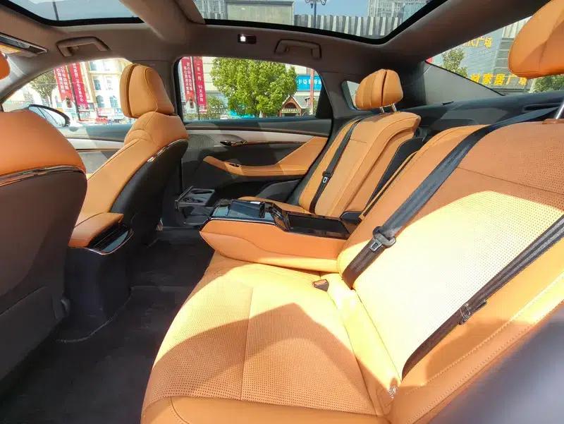 Voyah Chase PHEV 2024 Long Range AWD Flagship Edition — миниатюра 15