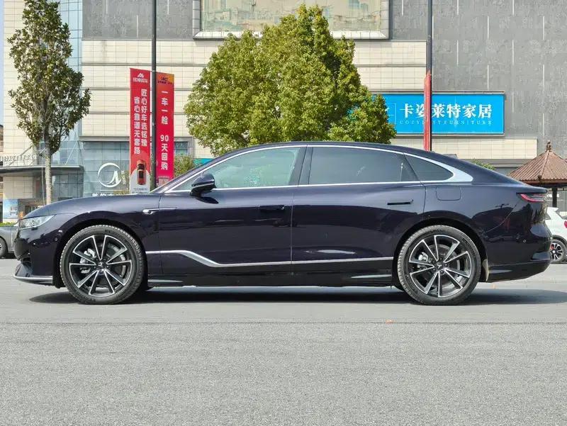 Voyah Chase PHEV 2024 Long Range AWD Flagship Edition — миниатюра 4