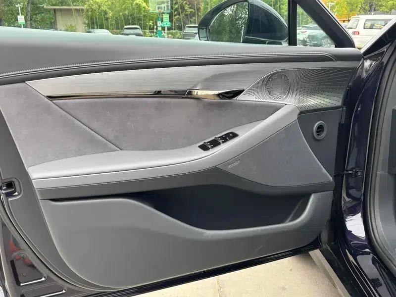 Voyah Chase PHEV 2024 Long Range AWD Flagship Edition — миниатюра 4