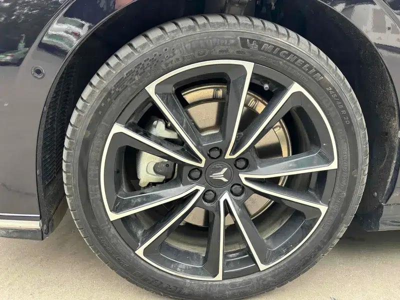 Voyah Chase PHEV 2024 Long Range AWD Flagship Edition — миниатюра 5