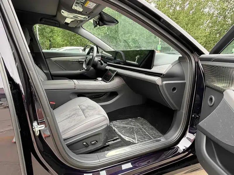 Voyah Chase PHEV 2024 Long Range AWD Flagship Edition — миниатюра 7