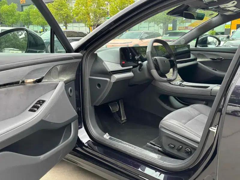 Voyah Chase PHEV 2024 Long Range AWD Flagship Edition — миниатюра 9