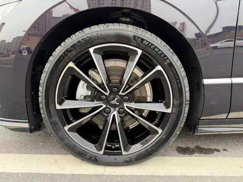 Voyah Chase PHEV 2024 Long Range AWD Flagship Edition — миниатюра 10