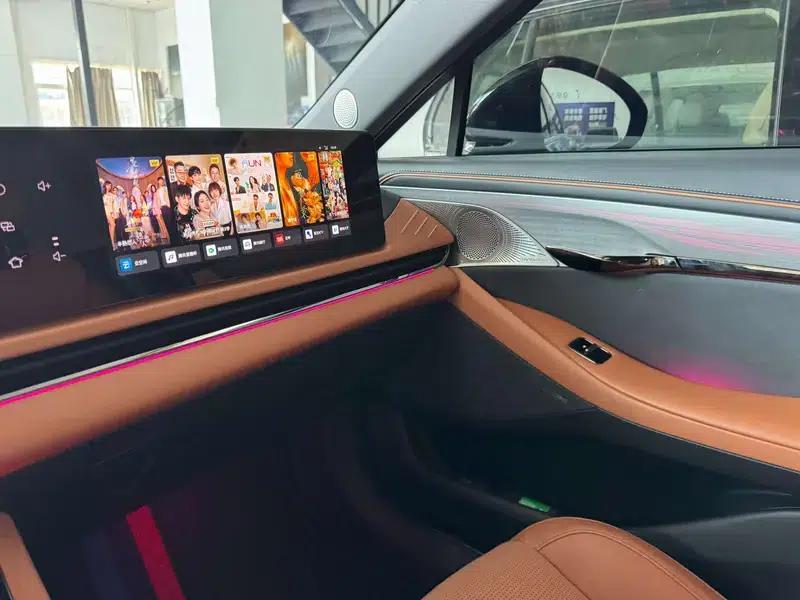 Voyah Chase PHEV 2024 Extended Range AWD Executive Edition — миниатюра 6